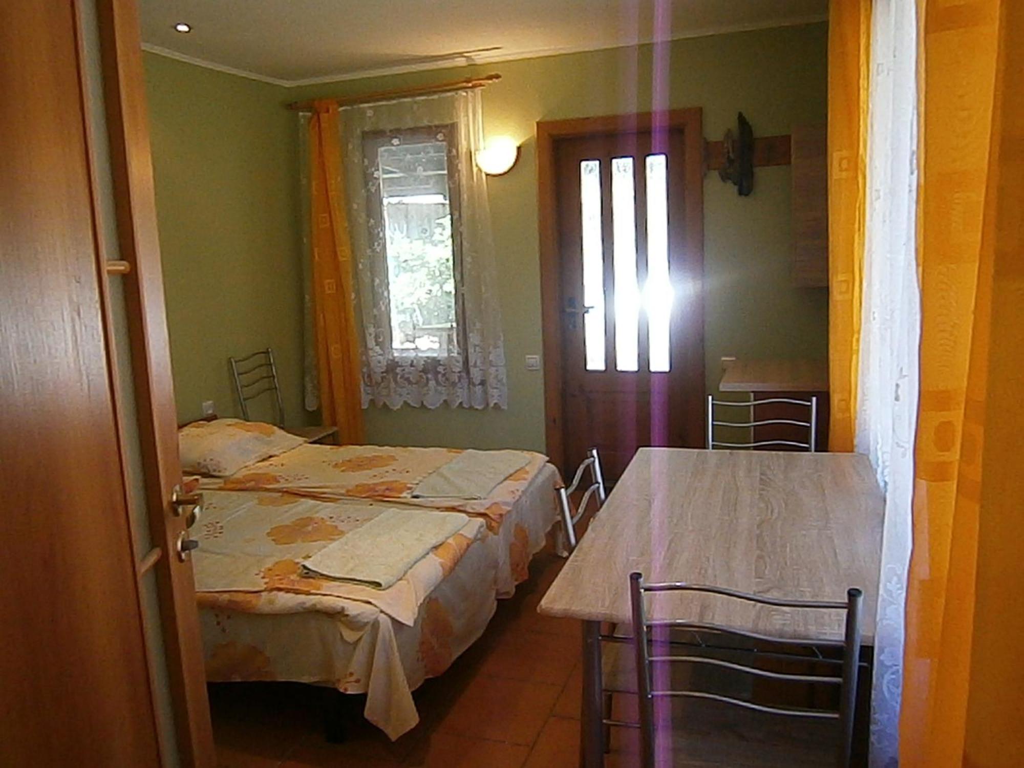 Atmatas Hotel Bernati Room photo